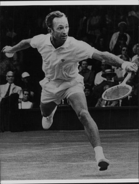 Wimbledon luglio 1968. Lover gioca contro l&#39;americano Denis Ralston (Ap)